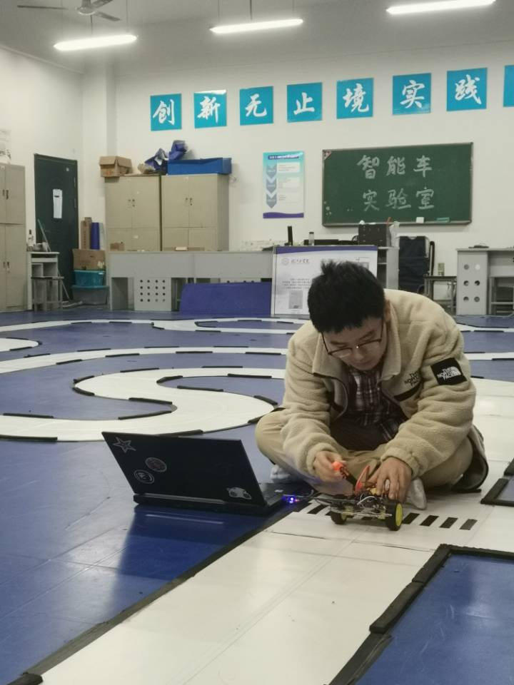 beat365正版唯一官网第十一届智能汽车校内赛顺利完成
