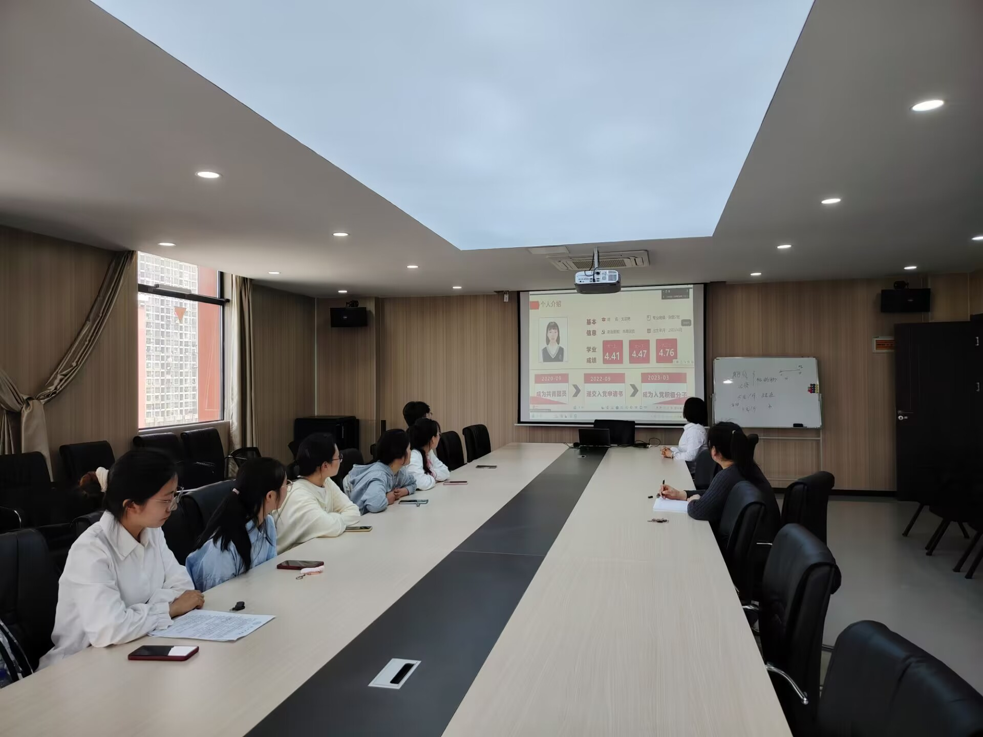 beat365正版唯一官网财经学院开展第十一期发展对象陈述答辩会