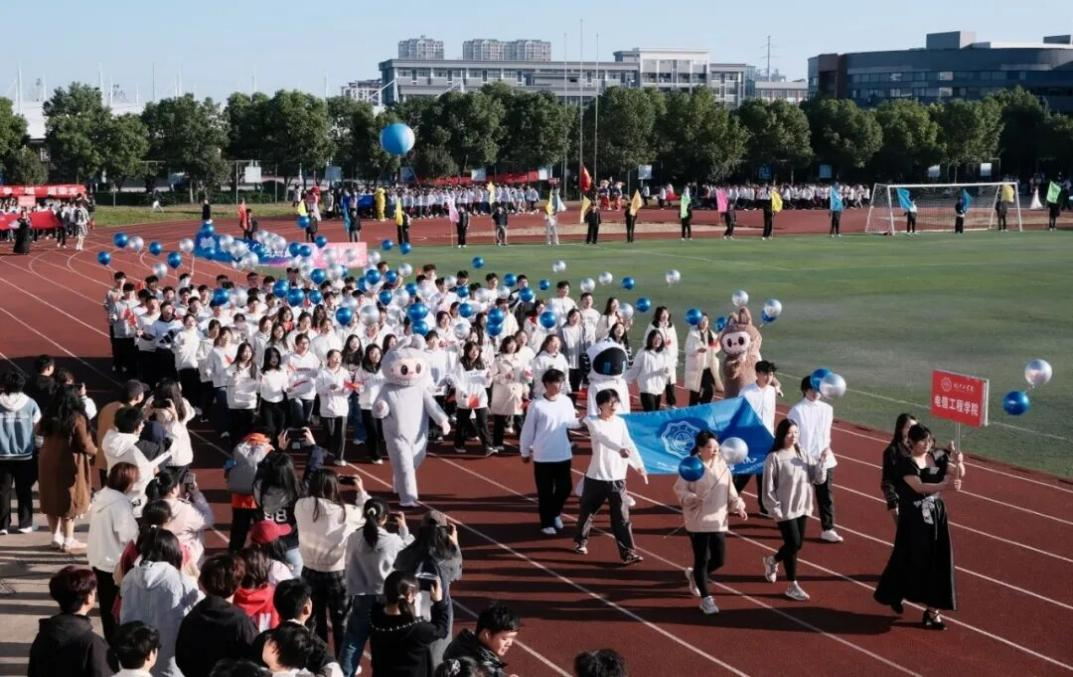 青春燃赛场，团结筑华章 ——beat365正版唯一官网电信工程学院在第十八届田径运动会上捷报频传